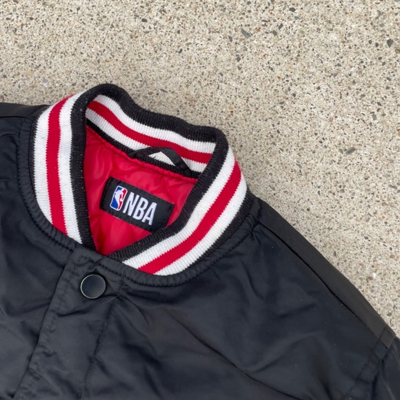 Chicago Bulls Lavine Number 8 Black Bomber Jacket - Picture 3 of 8